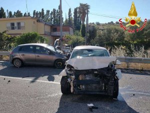 Due feriti in scontro fra auto avvenuto sulla statale 106 nei pressi di Crotone